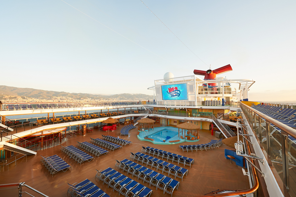 MyCruise Carnival Horizon Offentlige-arealer Pool-spa2